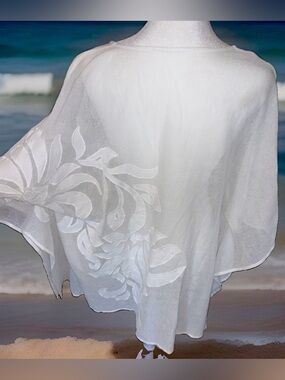 NWOT Chico's elegant white Appliqué Floral Swim Coverup/boho top/vacation OS